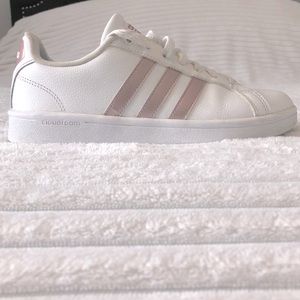 Adidas Women's Grand Court Sneaker (rose gold)